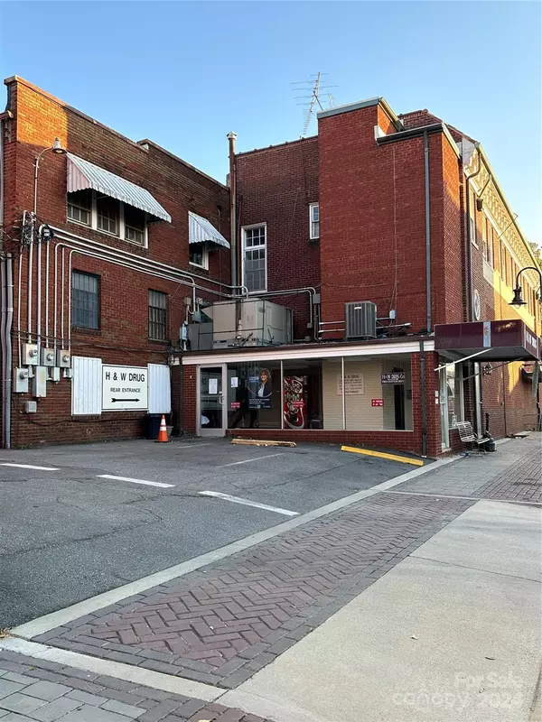 Newton, NC 28658,105 N Main AVE