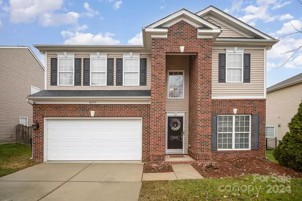 10319 Dominion Village DR, Charlotte, NC 28269