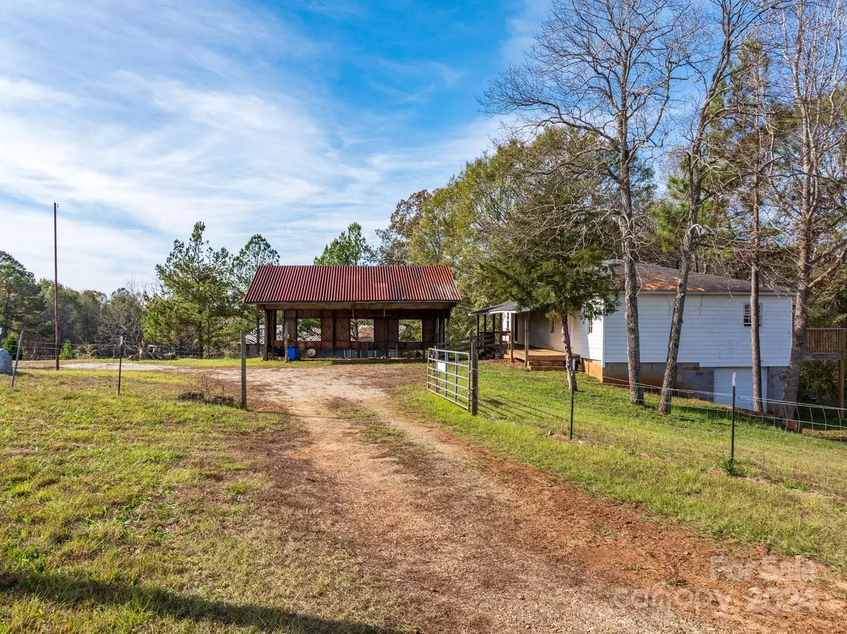 Chesnee, SC 29323,152 Long Branch RD