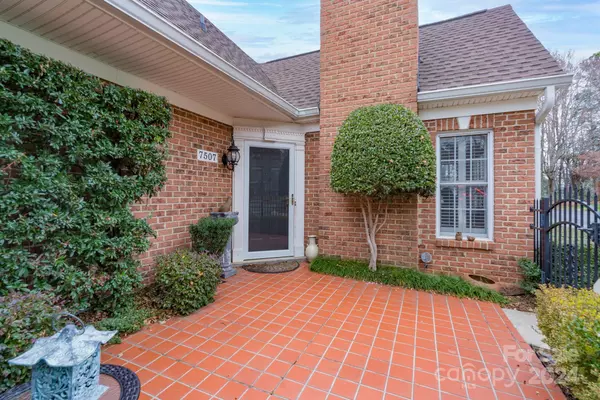 Charlotte, NC 28277,7507 Hurstbourne Green DR