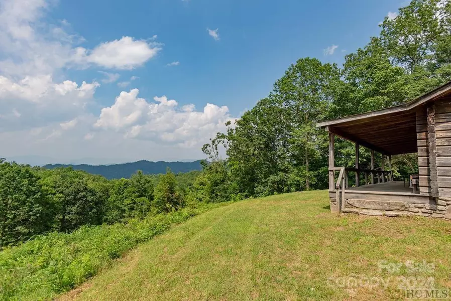 1517 Pilot Knob RD, Glenville, NC 28736