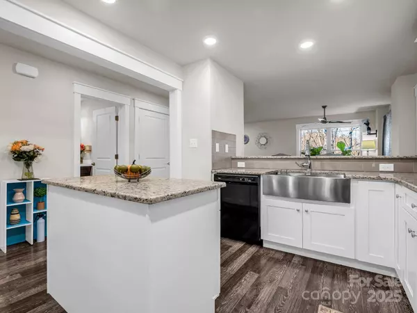 Lake Lure, NC 28746,178 Flynn CT