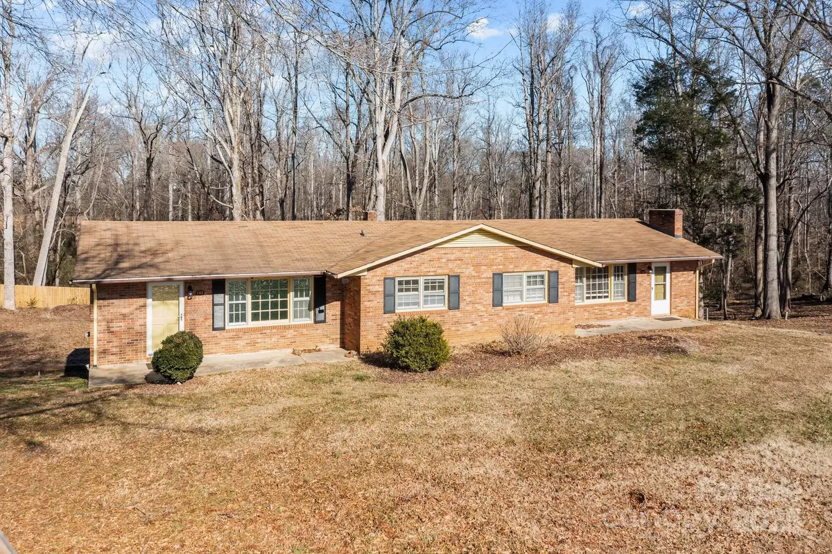 Statesville, NC 28625,145 Crooked LN