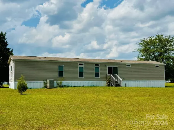 4137 Albert LN, Wallace, SC 29596