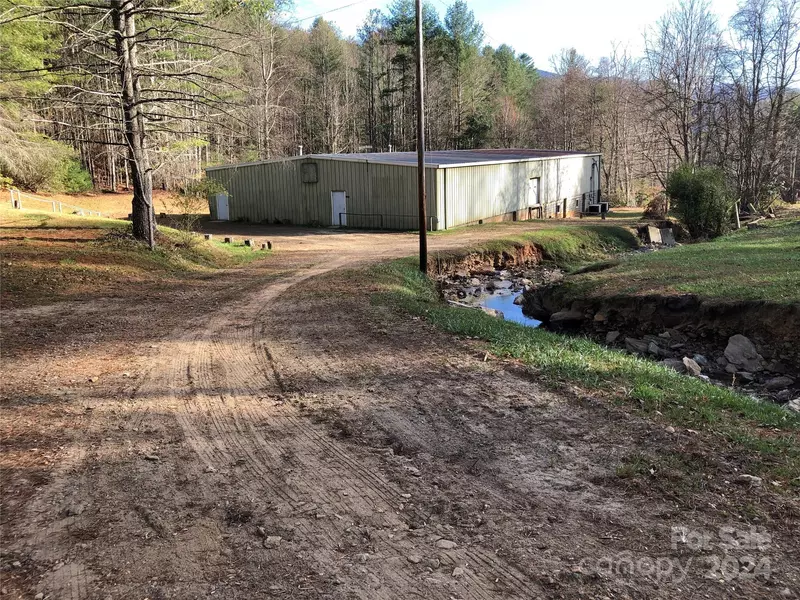 374 Mitchell BR, Burnsville, NC 28714