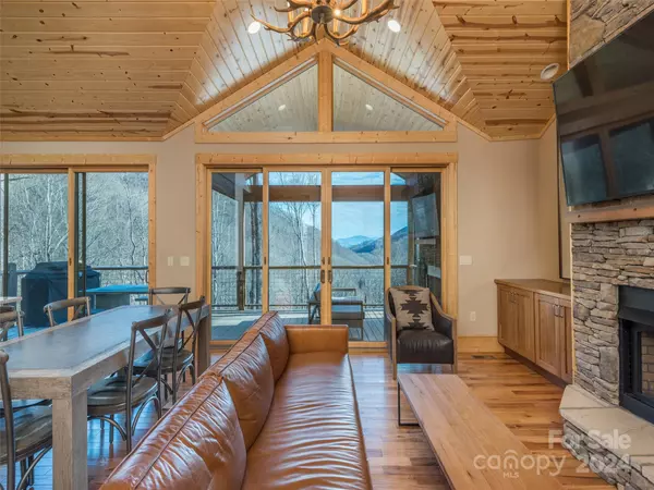 Burnsville, NC 28714,341 Pearl WAY