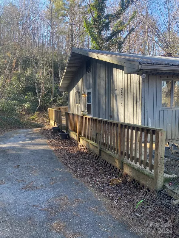 Spruce Pine, NC 28777,120 Parkwood Hill DR