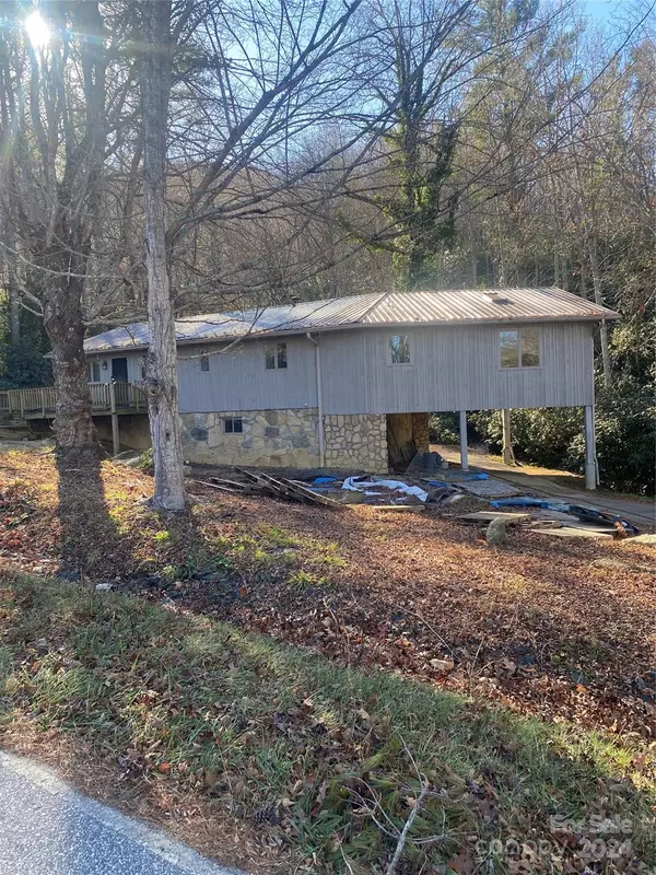 120 Parkwood Hill DR, Spruce Pine, NC 28777