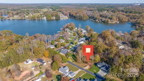 3628 Bay Pointe DR, Sherrills Ford, NC 28673