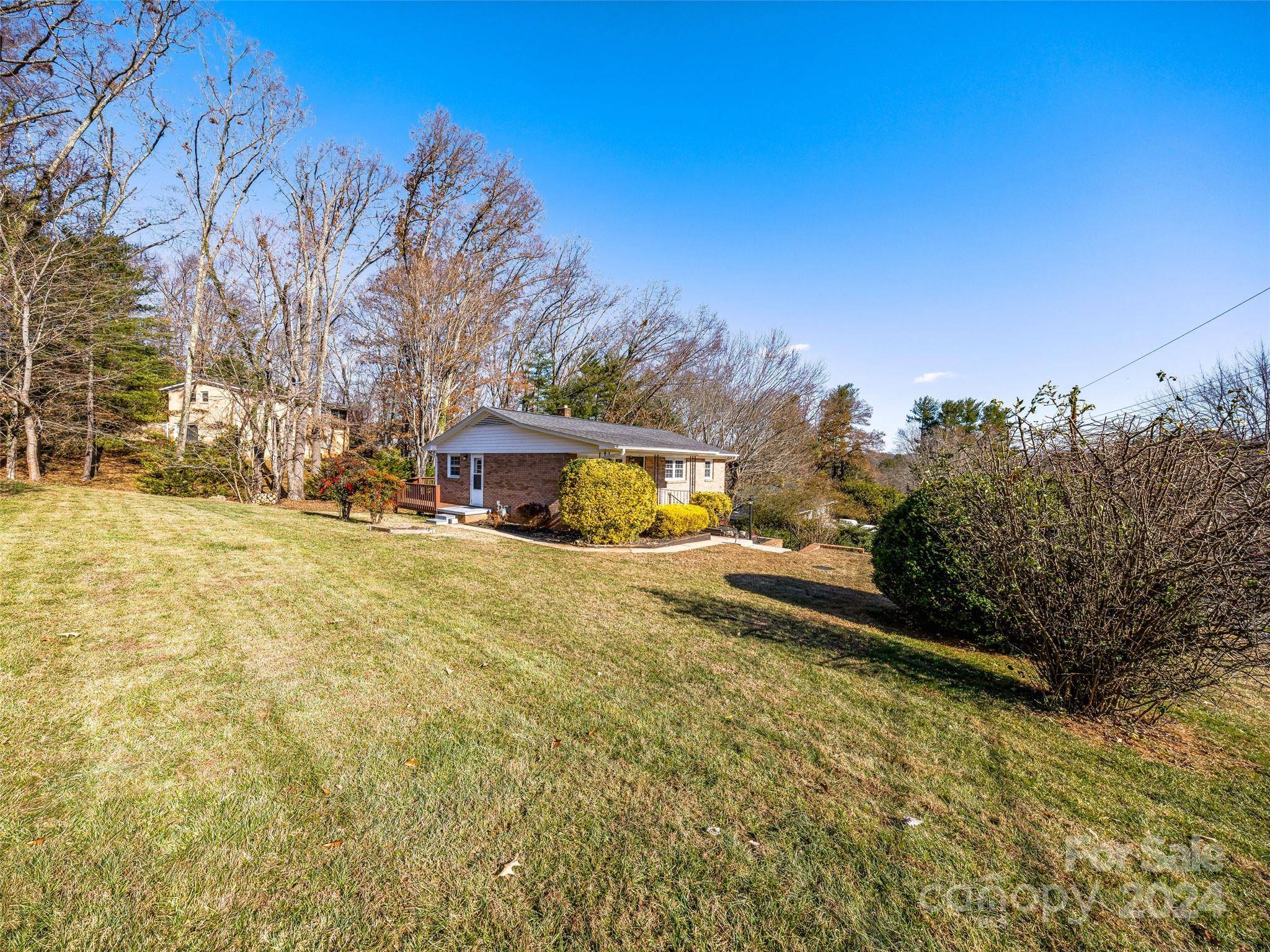 Asheville, NC 28806,6 Debra LN