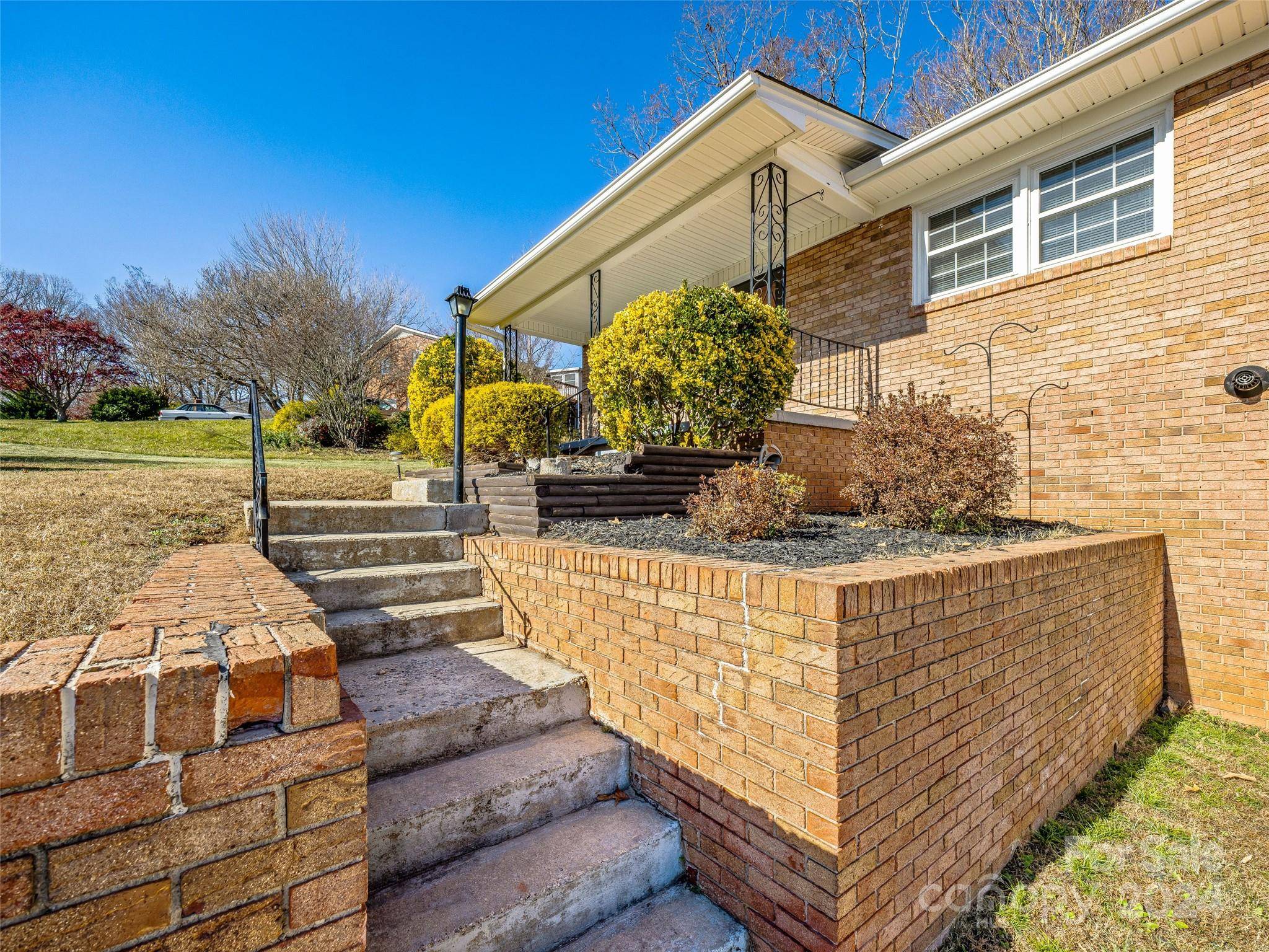 Asheville, NC 28806,6 Debra LN