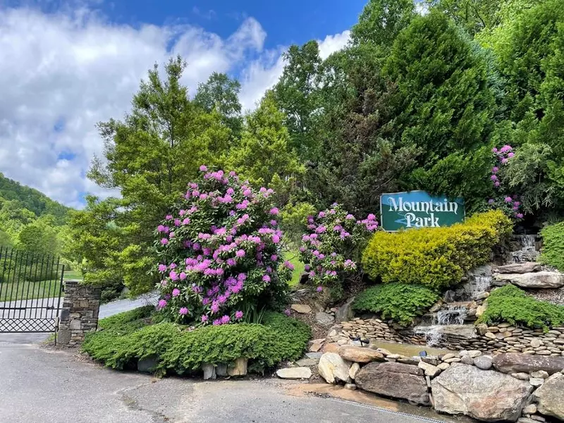 15 Larkspur WAY #15, Mars Hill, NC 28754