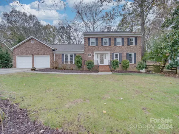 10312 Woodview CIR, Charlotte, NC 28277