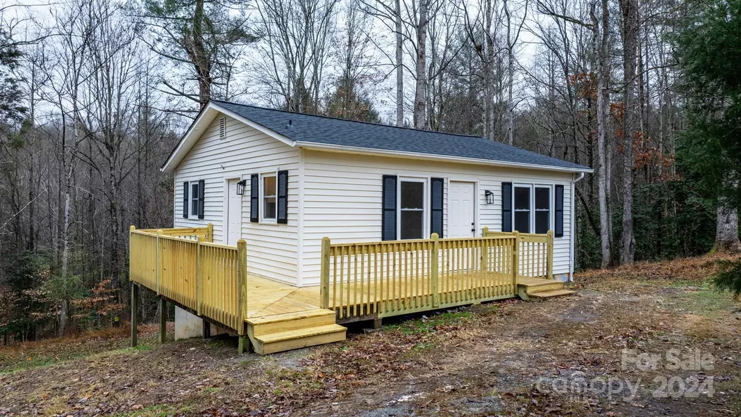 3984 Dug Hill RD, Lenoir, NC 28645