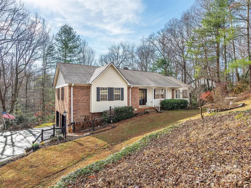 543 Hunters Glen LN, Hendersonville, NC 28739