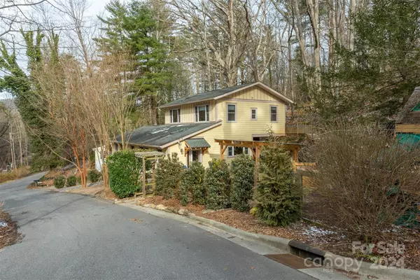 Asheville, NC 28804,38 Spring Cove RD