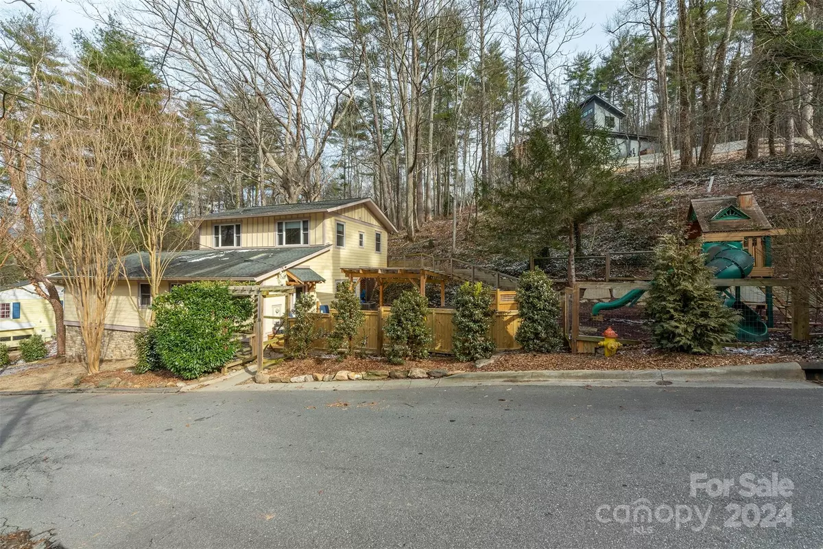 Asheville, NC 28804,38 Spring Cove RD