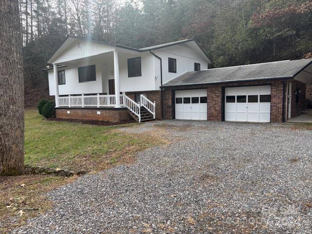 12 Gem Lake Estates RD, Franklin, NC 28734