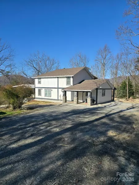 108 Windy Mountain LN, Hendersonville, NC 28792