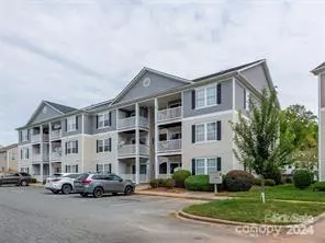 962 Plaza Walk DR, Charlotte, NC 28215