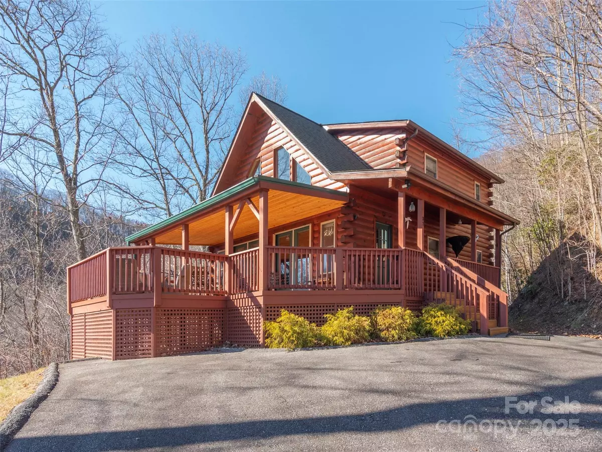 Maggie Valley, NC 28751,37 Filly LN