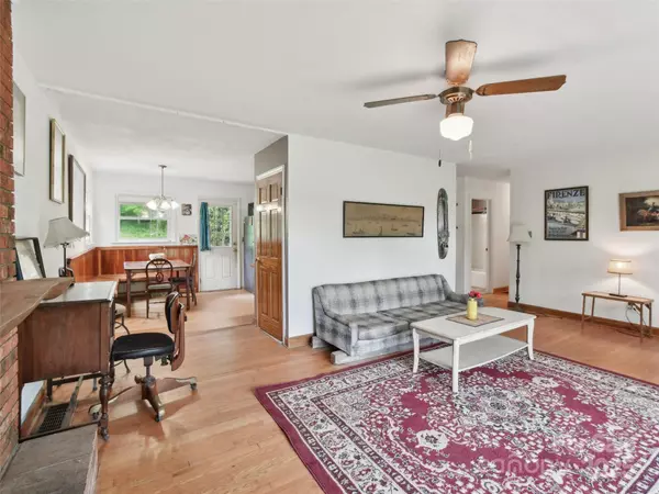 Asheville, NC 28806,51 Sunset DR