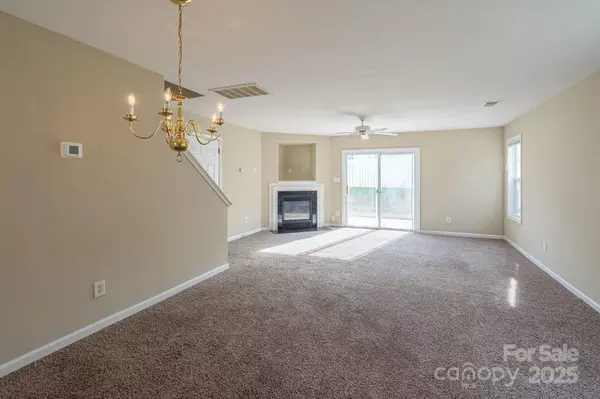 Charlotte, NC 28215,13406 Tartarian CT