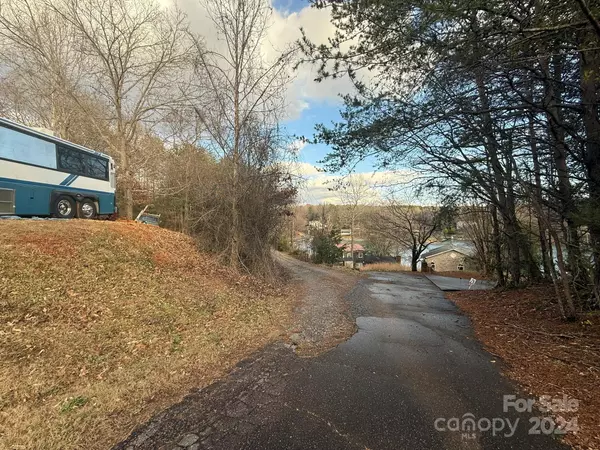 Hickory, NC 28681,3 Crappie Cove LN