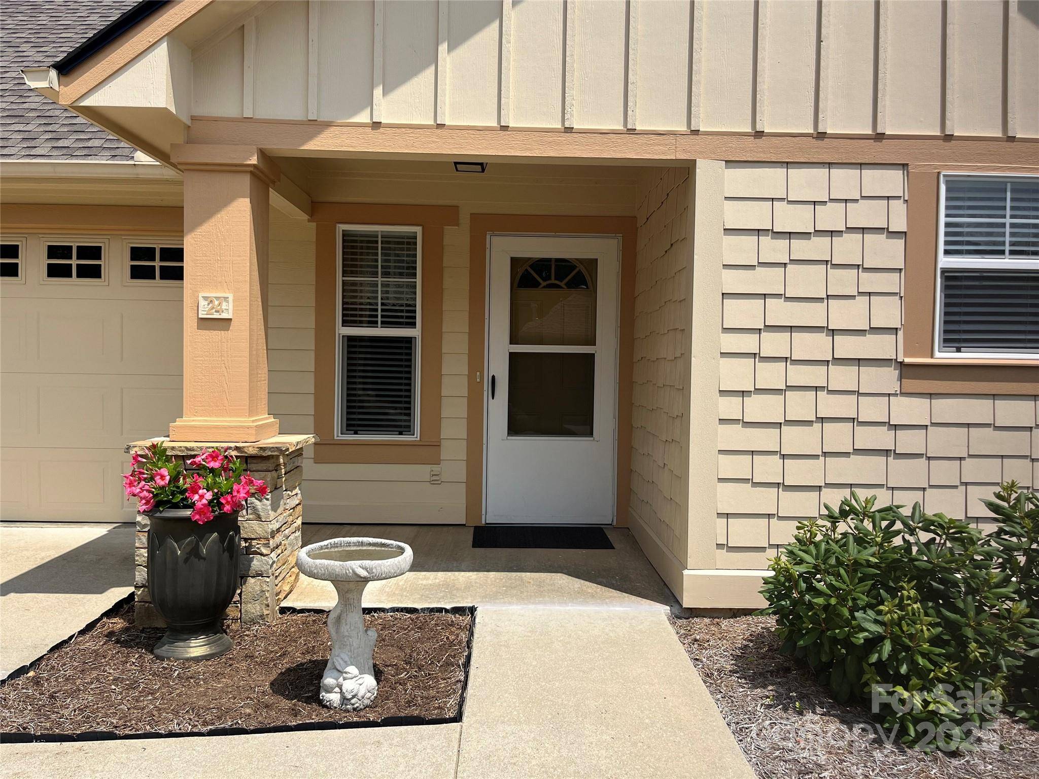Hendersonville, NC 28792,24 Gray Wolf LN