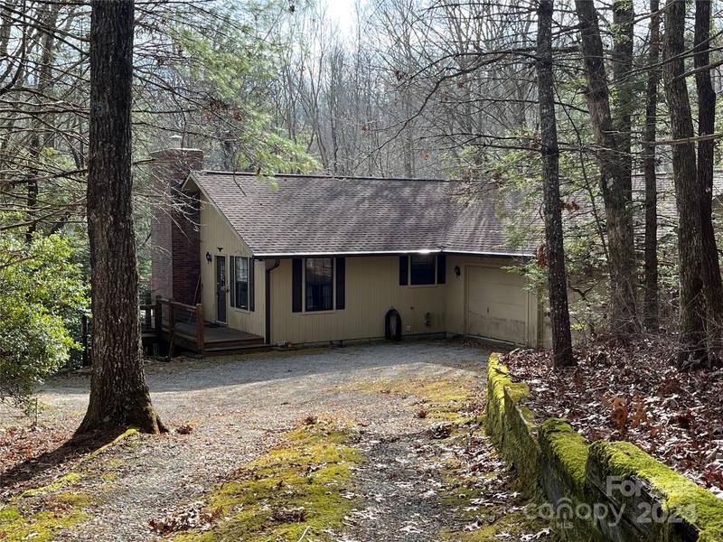 585 Purple Finch RD, Brevard, NC 28712