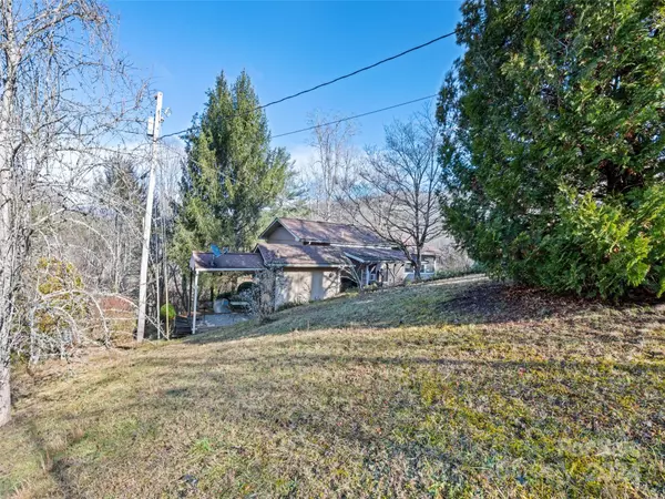 Sylva, NC 28779,142 Dirt RD