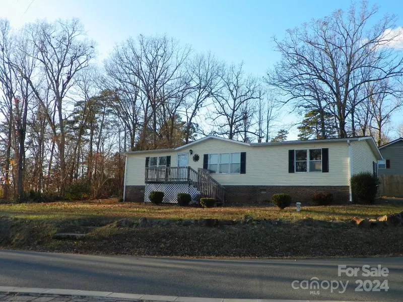 355 Shoreline RD, New London, NC 28127