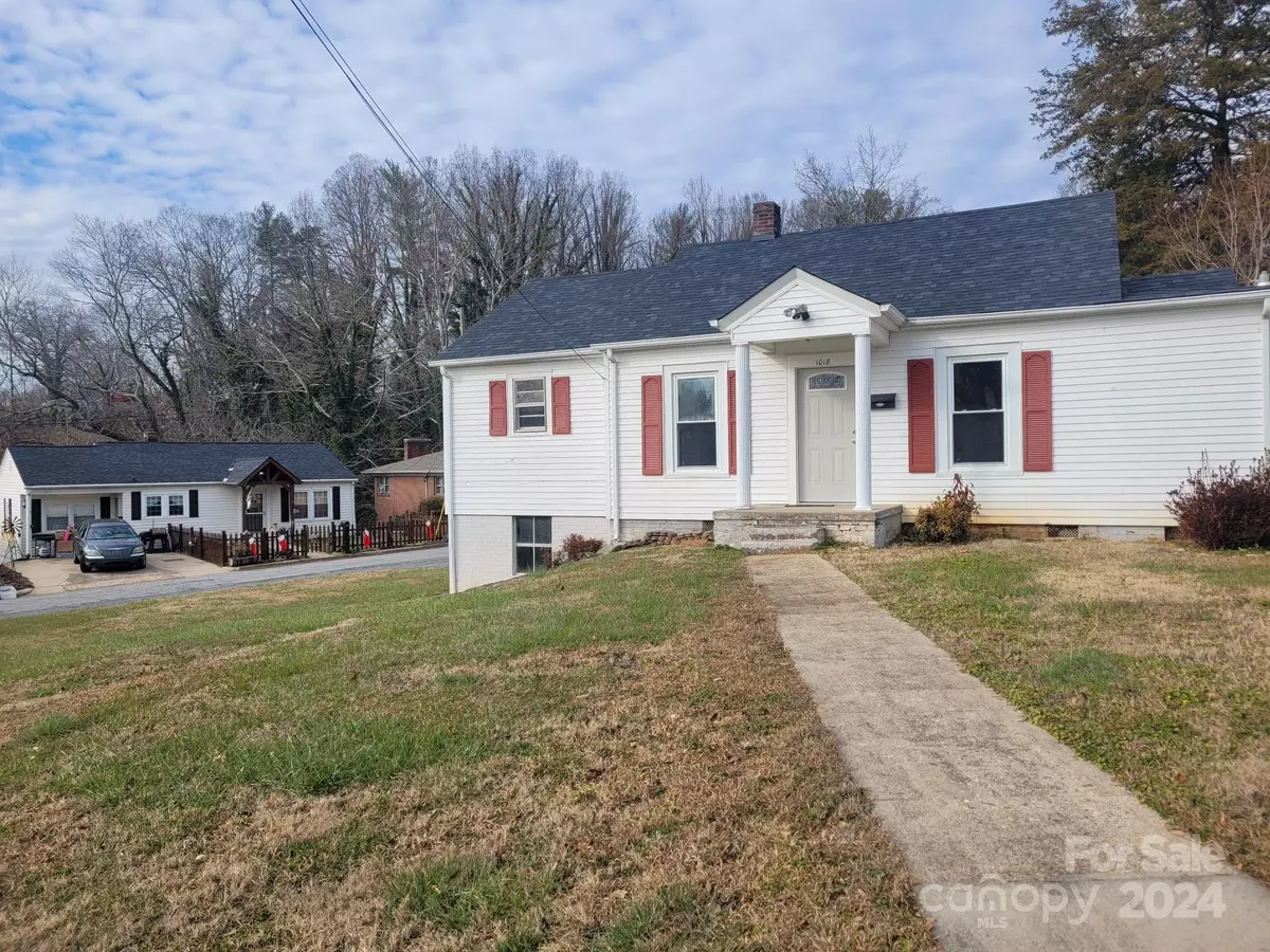 Lenoir, NC 28645,1018 Olive AVE SW