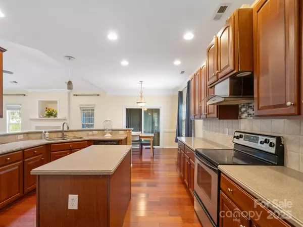 Charlotte, NC 28277,9903 Southampton Commons DR