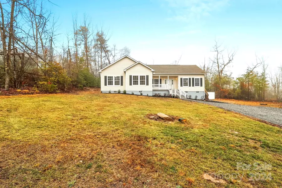 13 Eagle DR, Hendersonville, NC 28792