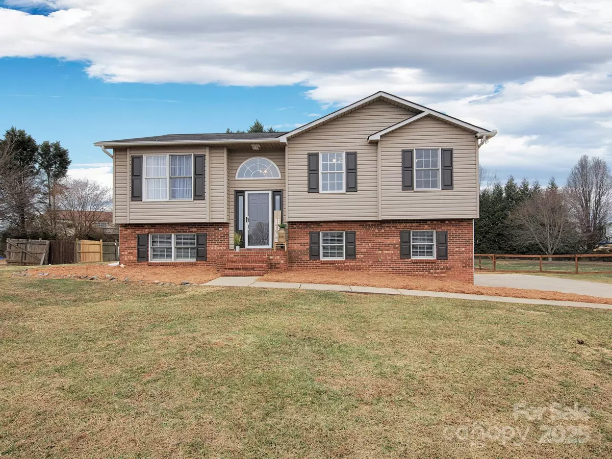 Yadkinville, NC 27055,216 Pierce LN