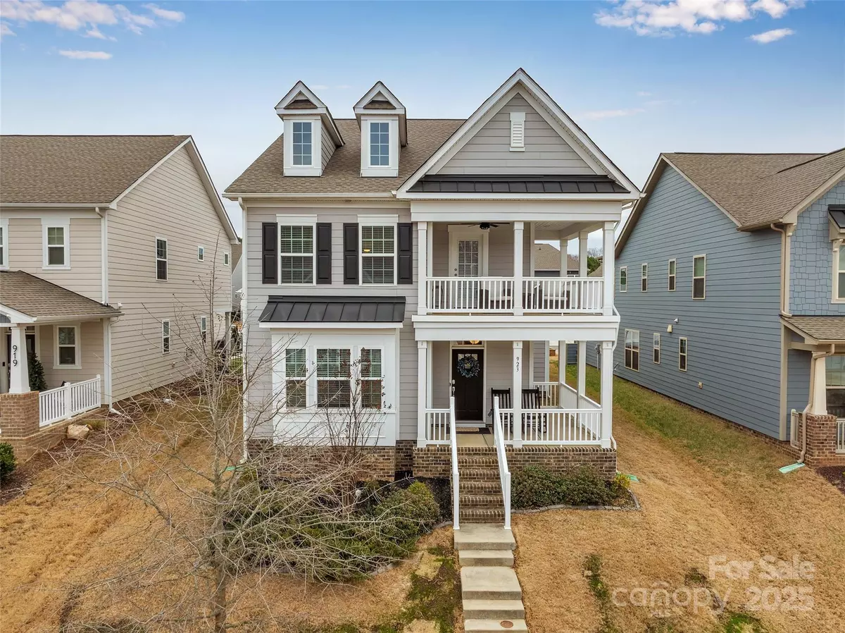 Davidson, NC 28036,923 Claires Creek LN