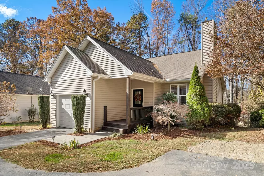 31 N Cottage CT, Hendersonville, NC 28739