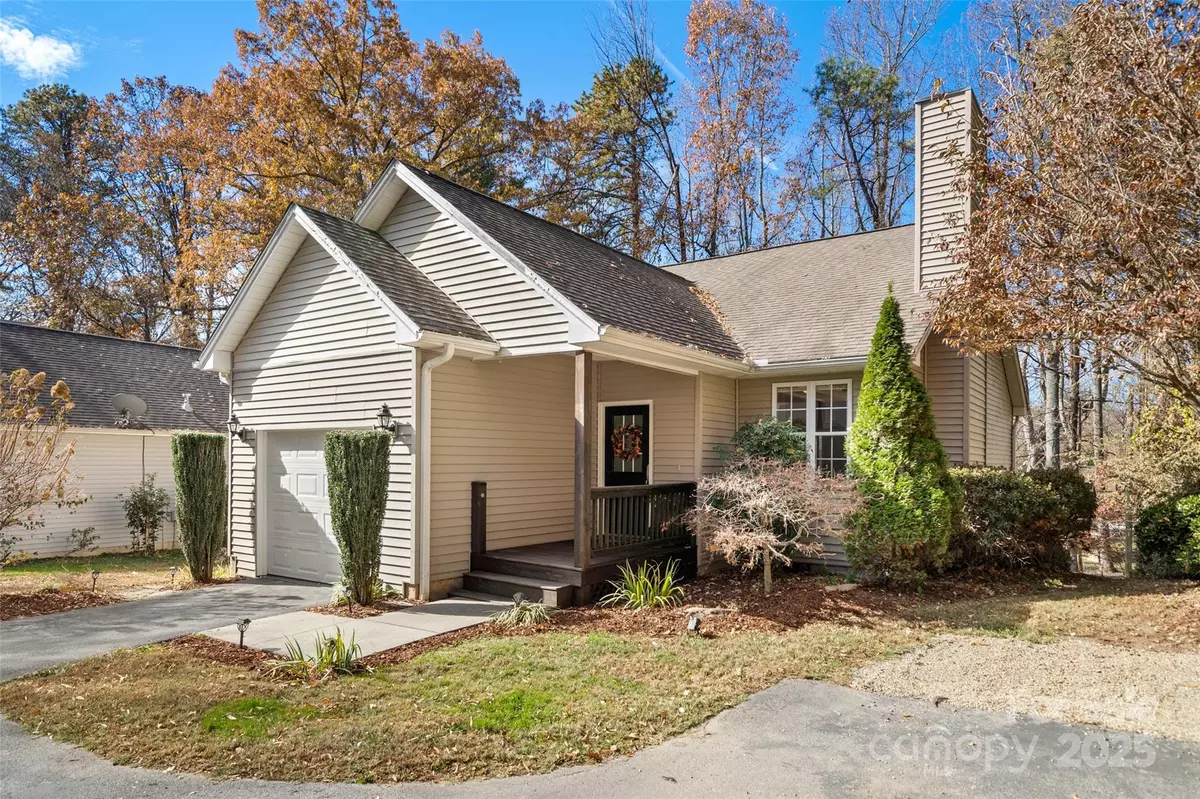 Hendersonville, NC 28739,31 N Cottage CT