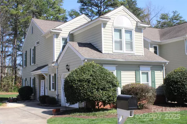 8524 Fox Chase LN, Charlotte, NC 28269