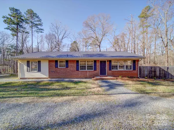 44743 Fish Camp RD, New London, NC 28127