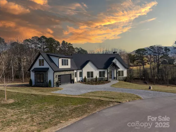 144 Annabelle Linn DR, Fairview, NC 28730