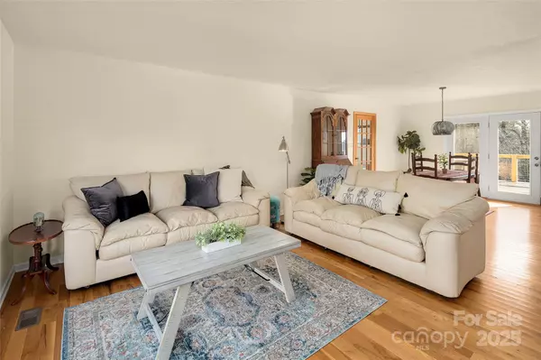 Arden, NC 28704,5 Pointview CT