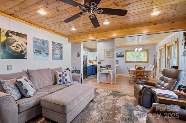 Beech Mountain, NC 28604,301 Pinnacle Inn RD #3126