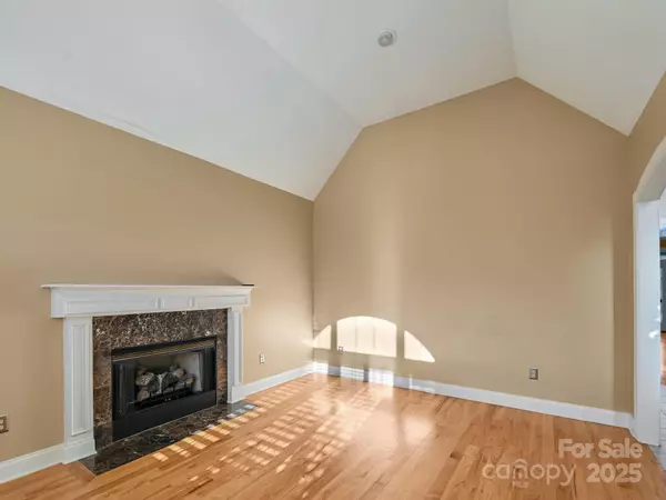 Mills River, NC 28759,7 Round Robin LN