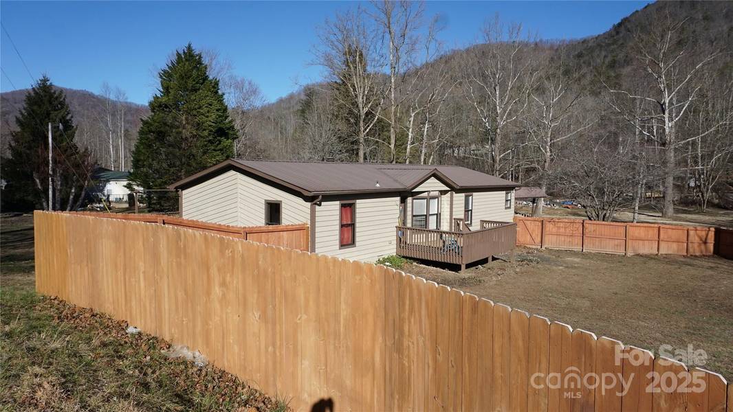 121 Julian WAY, Lake Lure, NC 28746