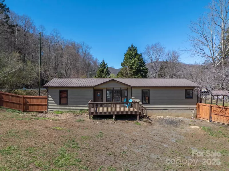 121 Julian WAY, Lake Lure, NC 28746