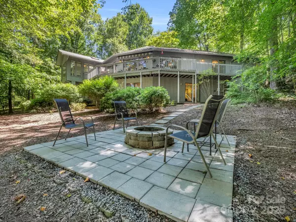 193 Downing PL, Lake Lure, NC 28746