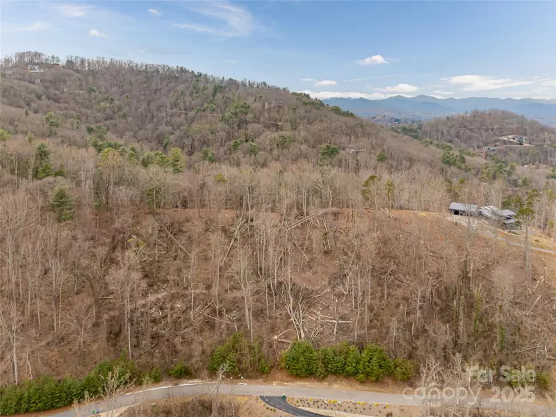 74 Longspur LN, Asheville, NC 28804