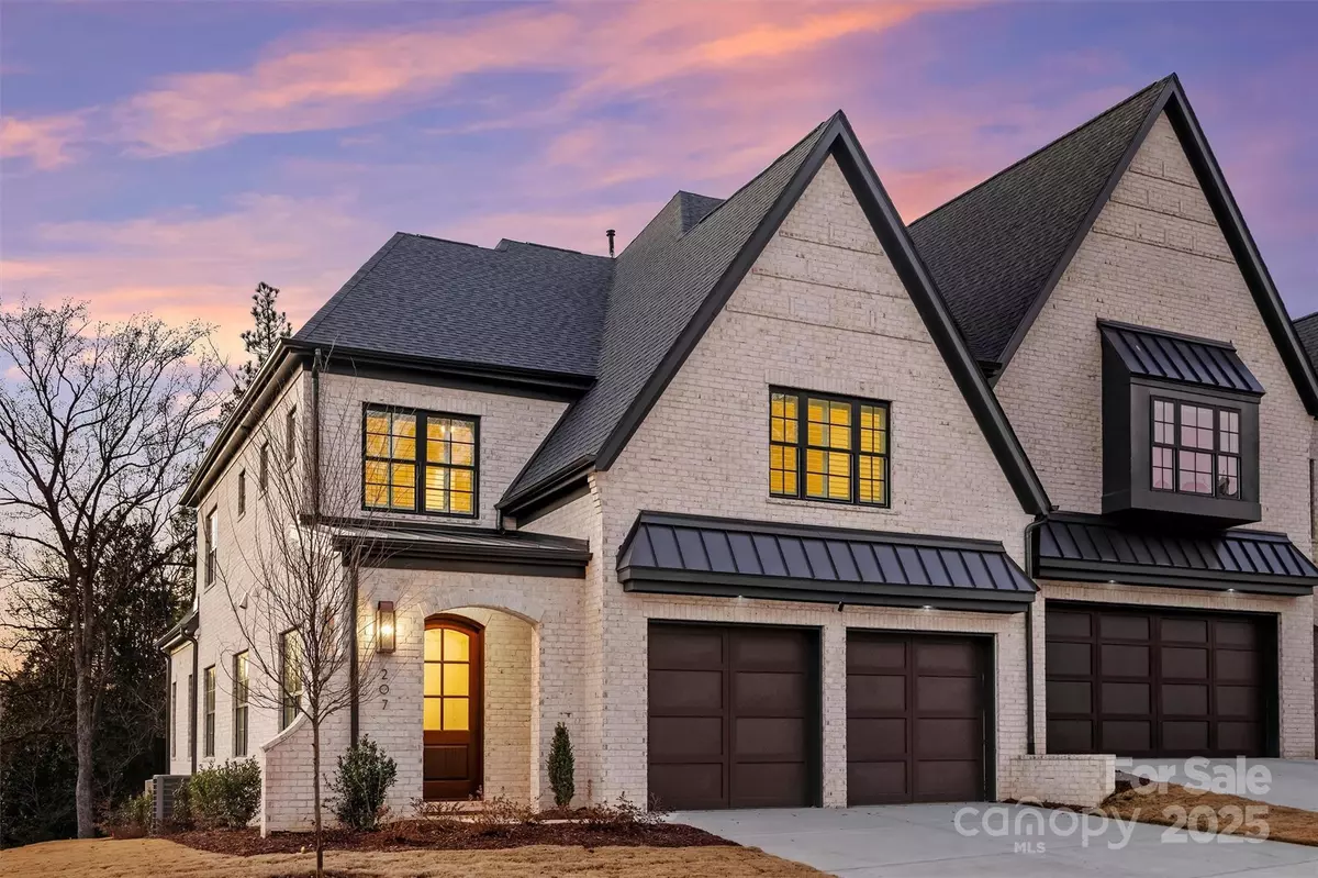 Charlotte, NC 28226,207 Audrey Place LN